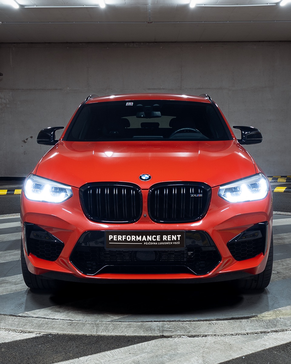 Pronájem BMW X4M Competition v půjčovně sportovních a luxusních vozů Performance Rent Praha