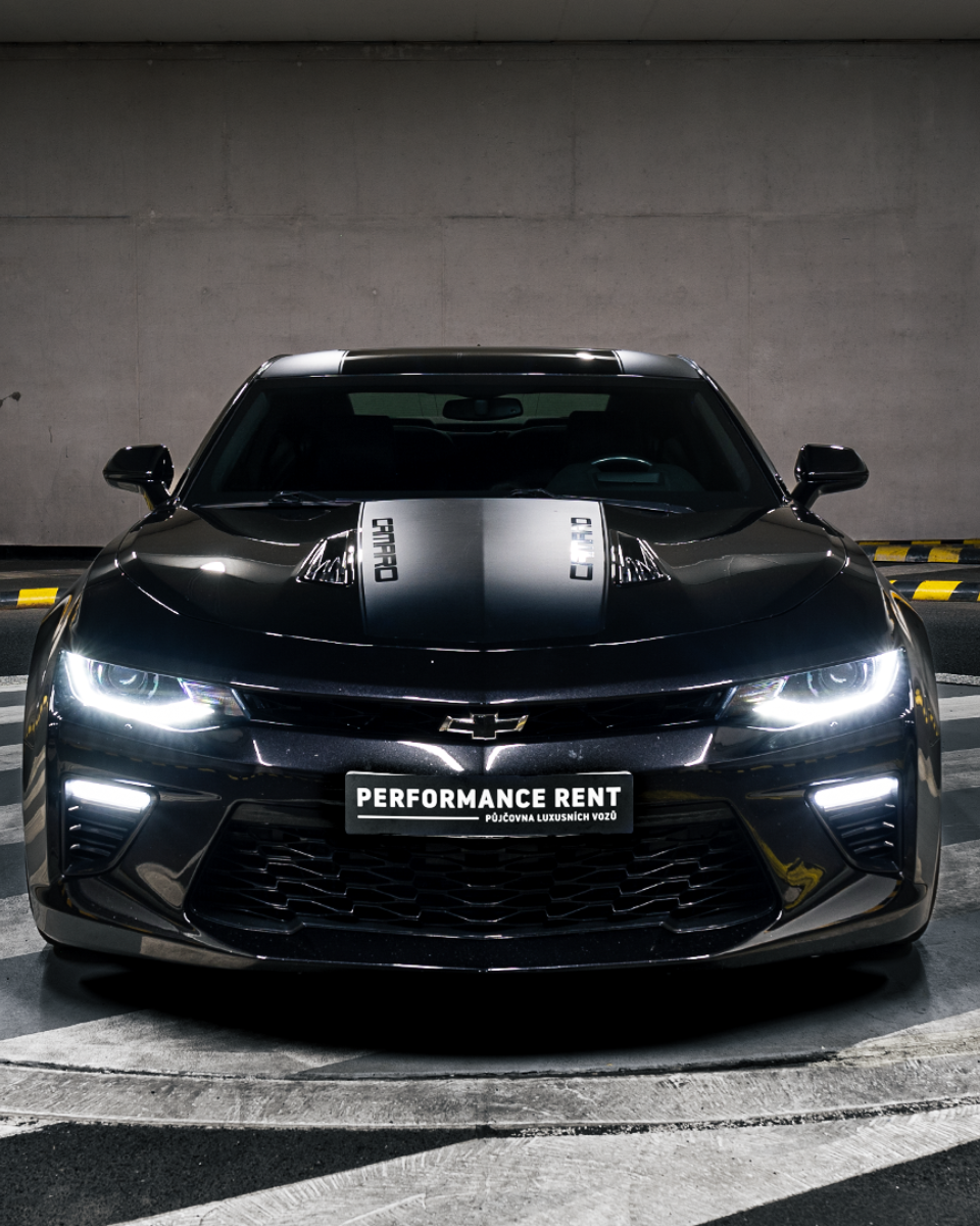 Pronájem Chevrolet Camaro SS 6.2 v půjčovně sportovních a luxusních vozů Performance Rent Praha