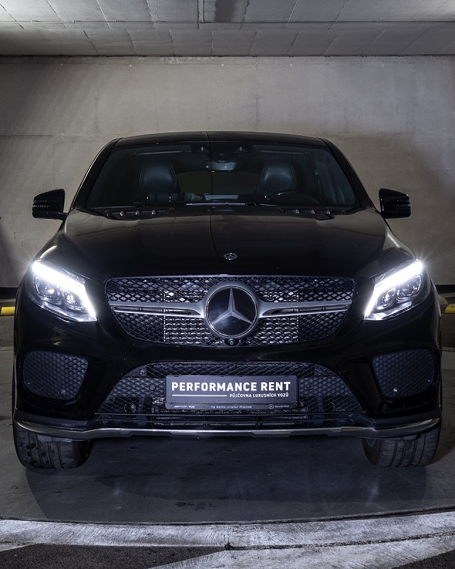 Pronájem Mercedes-Benz GLE 350d Coupe v půjčovně sportovních a luxusních vozů Performance Rent Praha